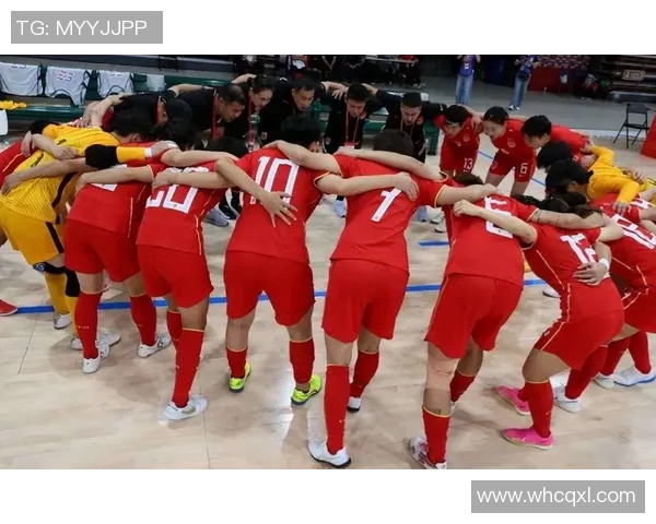 足球明星与中国舞女孩的精彩瞬间展现青春活力与文化魅力